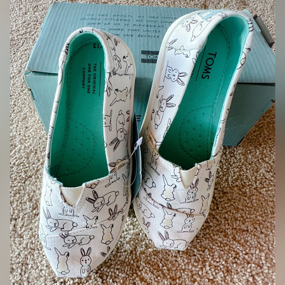 Tom’s Girls Size 13 Canvas Shoes with Bunnies
